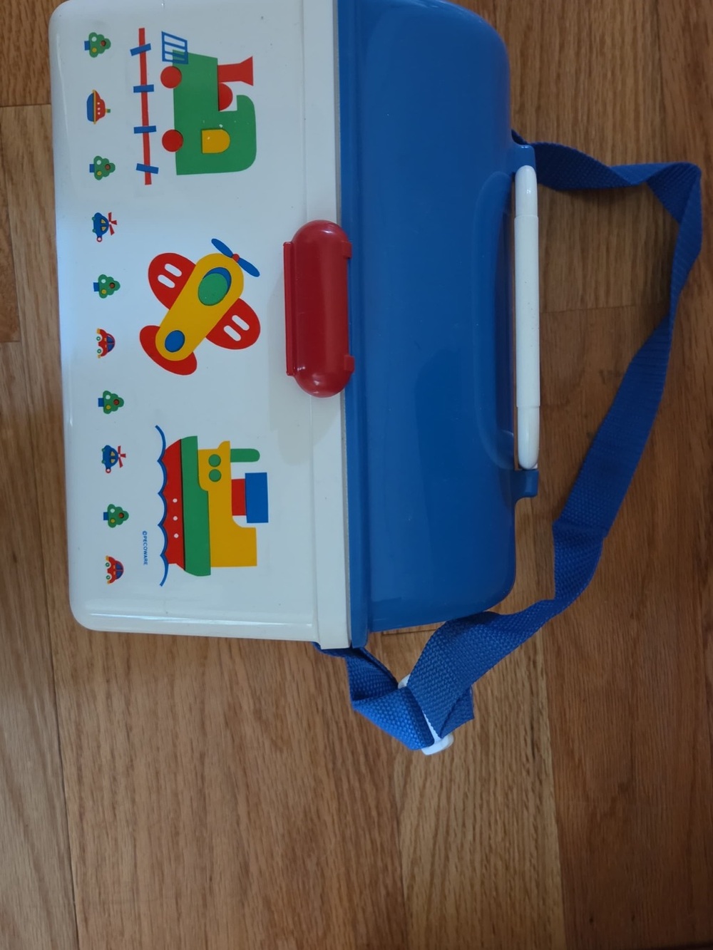 Kids lunch box with strap
